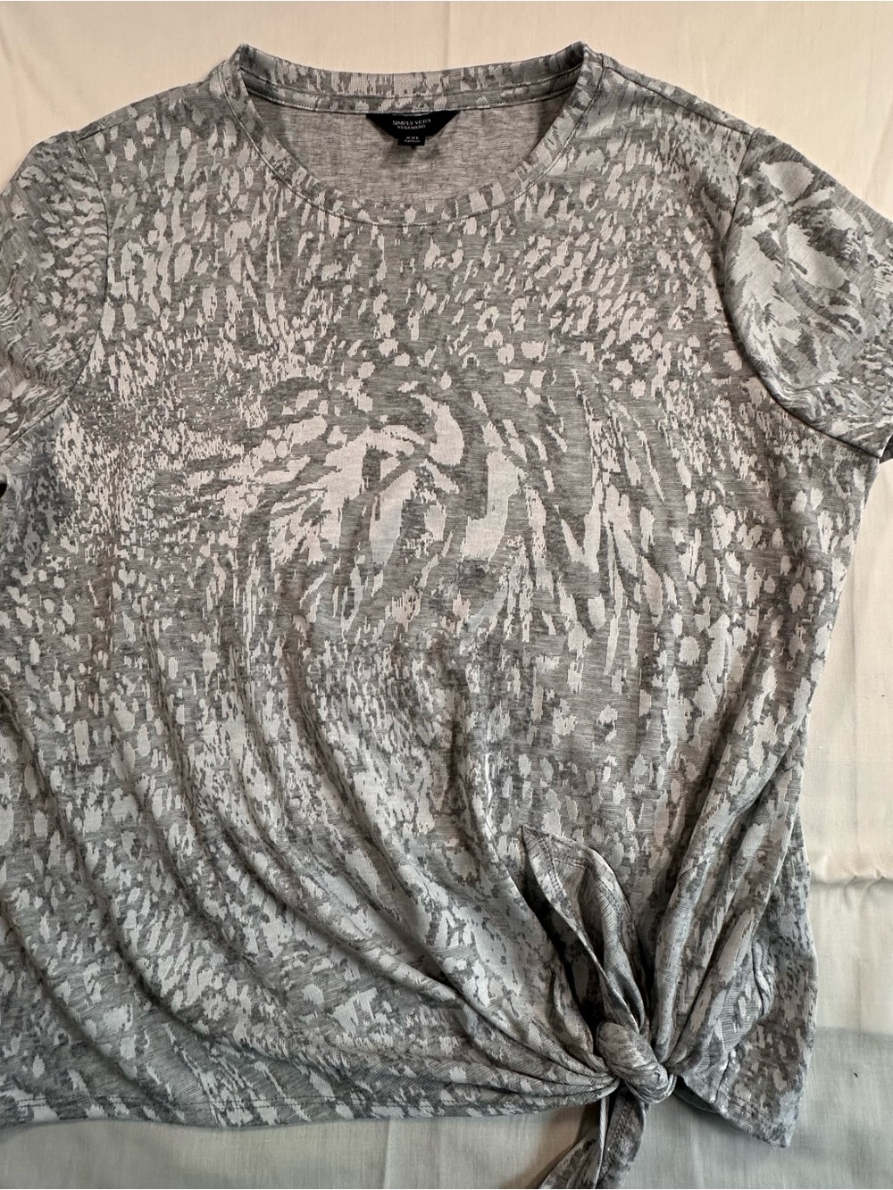 Simply Vera Vera Wang Gray Patterned Short Sleeve Tie-Hem Top
